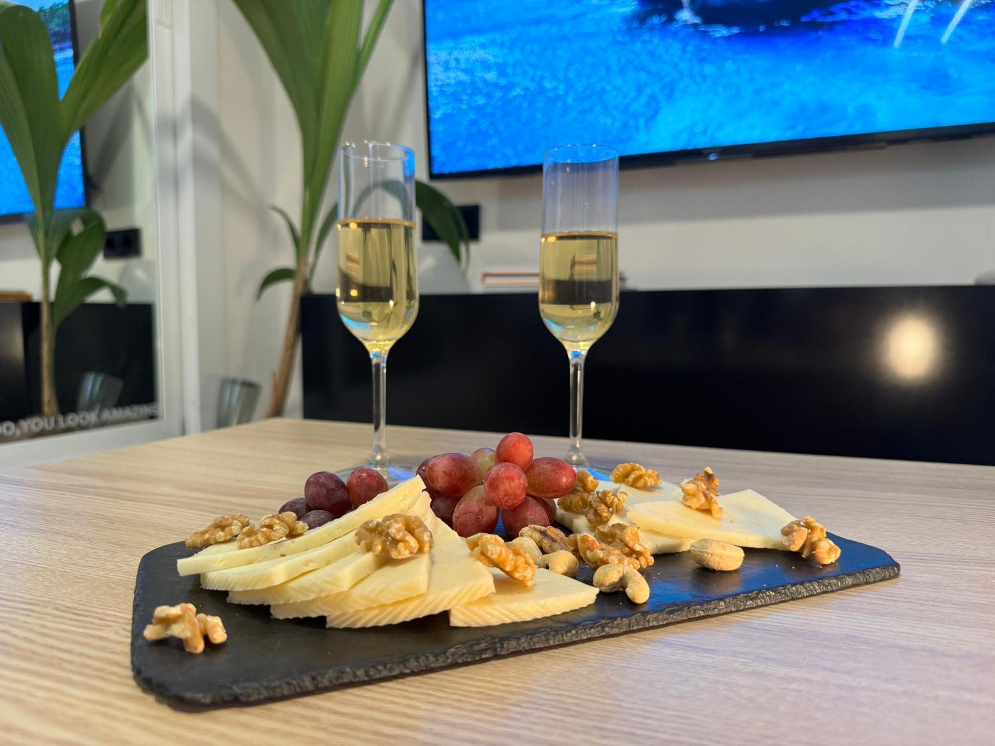 Zelun Suite Torremolinos Center Bagian luar foto